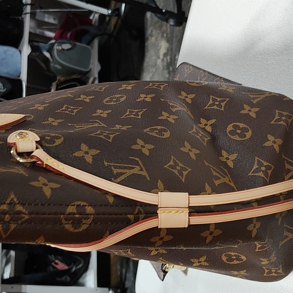 Louis Vuitton Neverfull MM with Pouch, Dust Bag, Box, And Shopping Bag; - Picture 4 of 10